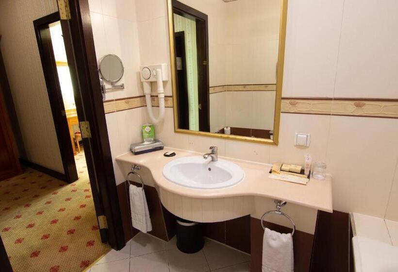 اتاق لوکس, Grand Tien Shan