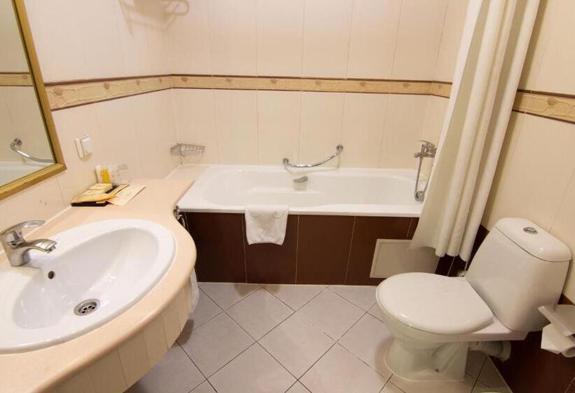 اتاق لوکس, Grand Tien Shan