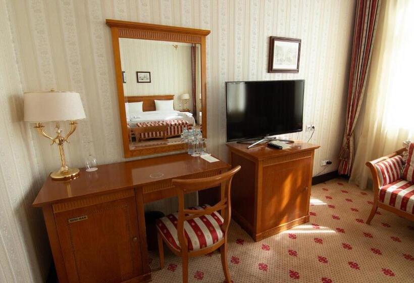 اتاق لوکس, Grand Tien Shan