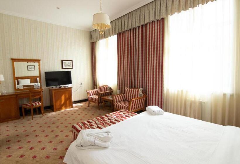 اتاق لوکس, Grand Tien Shan