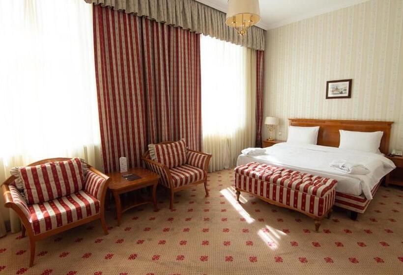 اتاق لوکس, Grand Tien Shan