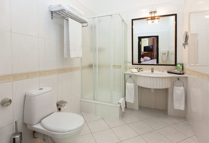 اتاق لوکس, Grand Tien Shan