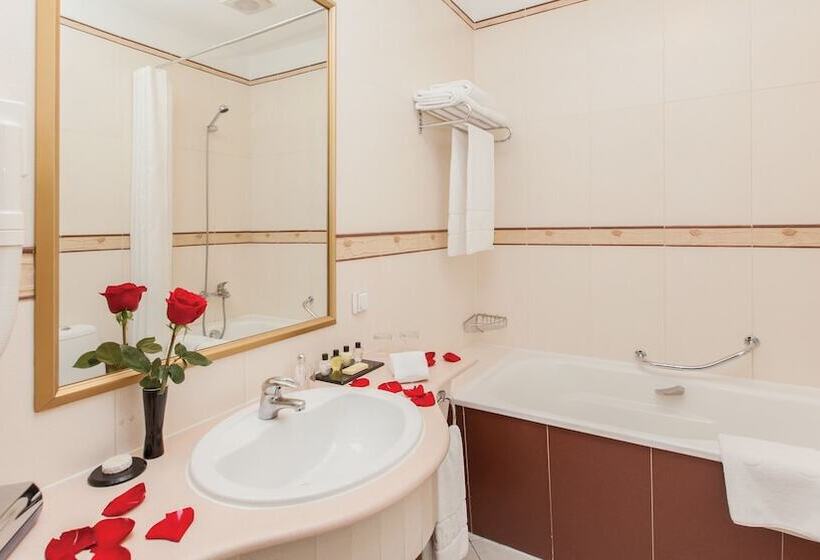 اتاق لوکس, Grand Tien Shan