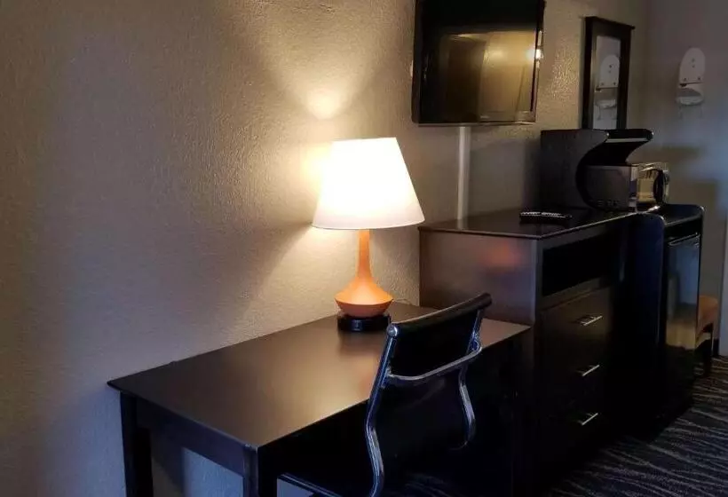 身障者適用キングサイズベッドルーム, Howard Johnson By Wyndham Houston Hobby