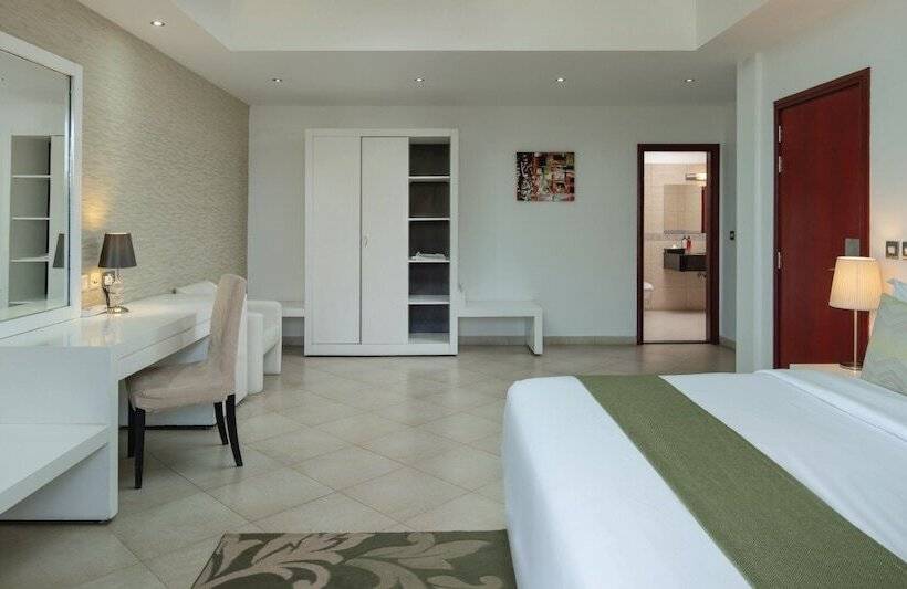 اتاق لوکس با تخت بزرگ, Peninsula Hotel Dar Es Salaam