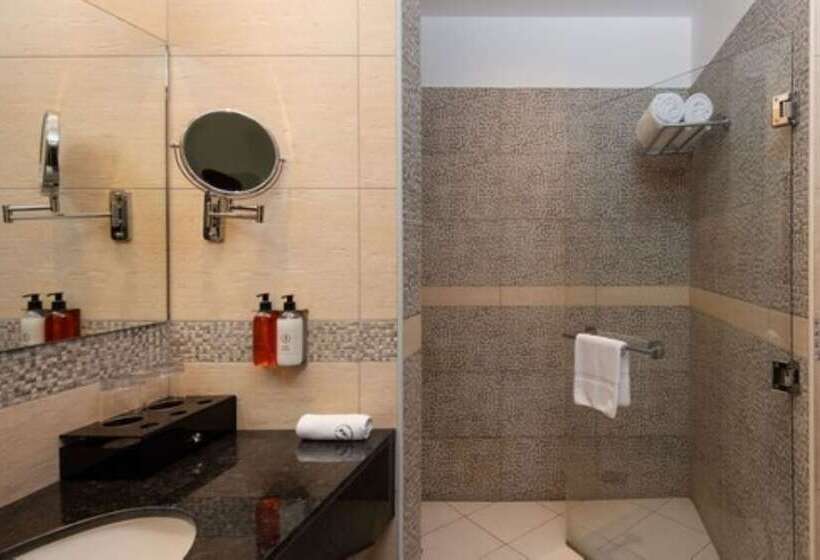 اتاق لوکس با تخت بزرگ, Peninsula Hotel Dar Es Salaam