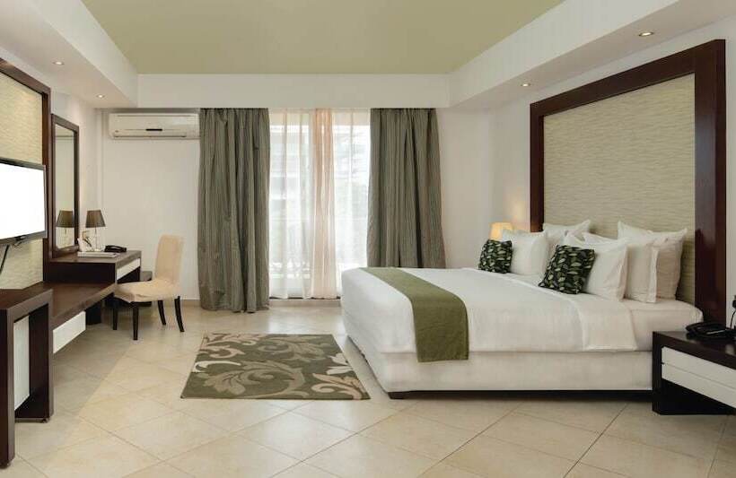 اتاق لوکس با تخت بزرگ, Peninsula Hotel Dar Es Salaam
