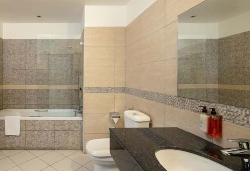 سوییت, Peninsula Hotel Dar Es Salaam