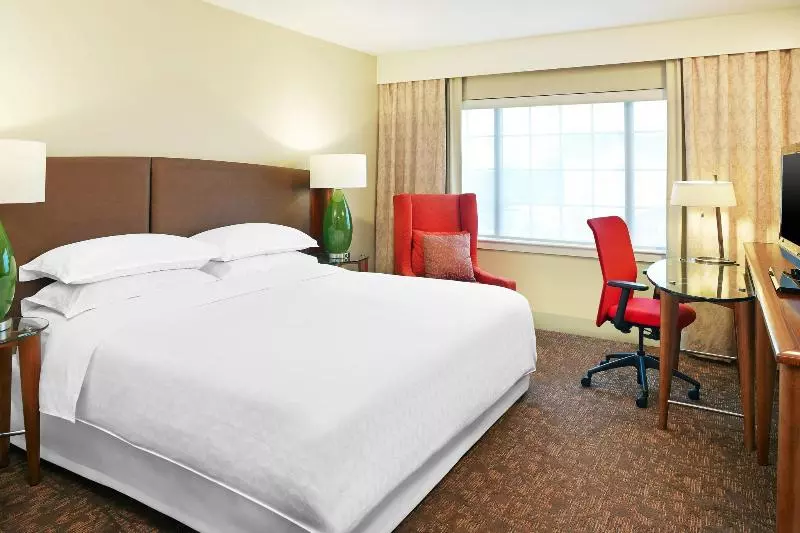 キングサイズベッドのスタンダードルーム, Sheraton Augusta