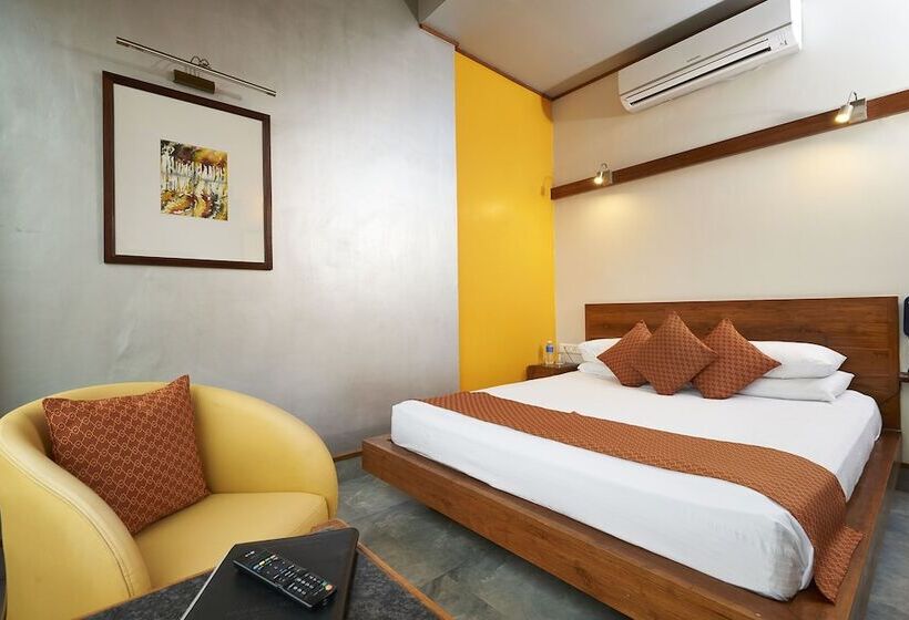 חדר קלאב, Centre Point