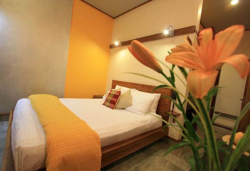 חדר קלאב, Centre Point