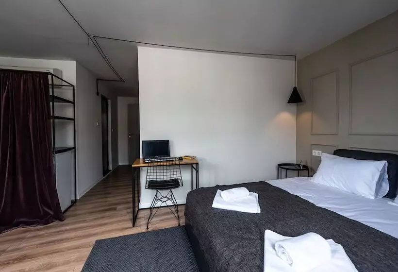 デラックスルーム, Pesa Suites