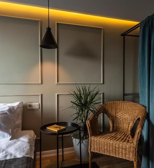 اتاق استاندارد, Pesa Suites