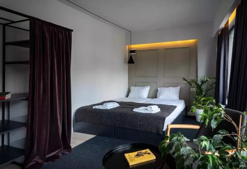 デラックスルーム, Pesa Suites