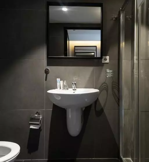 デラックスルーム, Pesa Suites