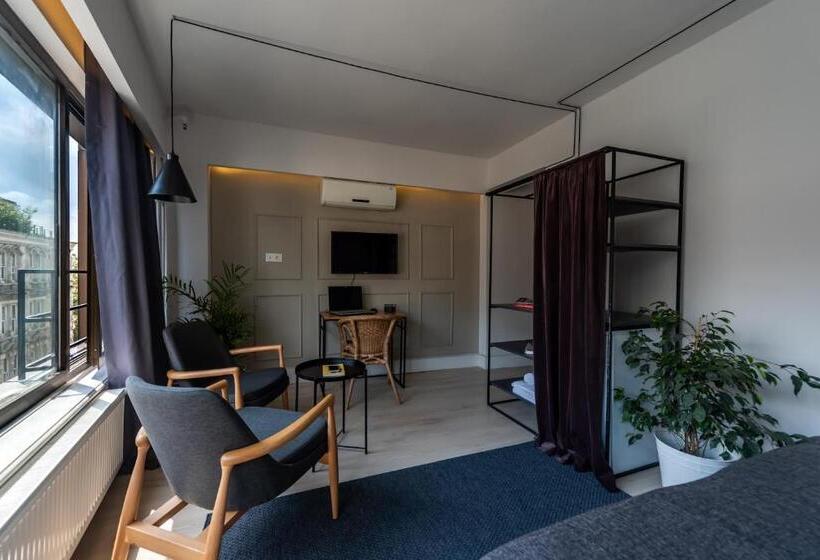 デラックスルーム, Pesa Suites