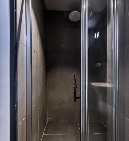 اتاق لوکس با چشم‌انداز دریا, Pesa Suites