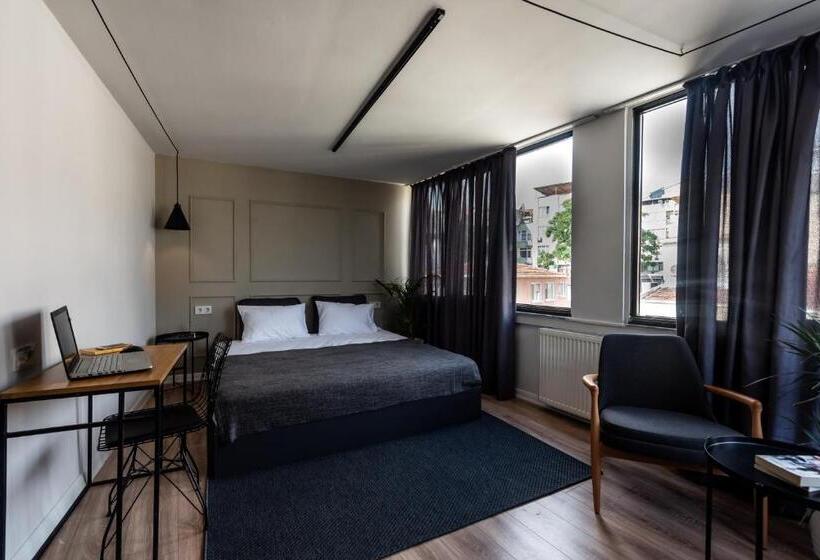 اتاق لوکس با چشم‌انداز دریا, Pesa Suites