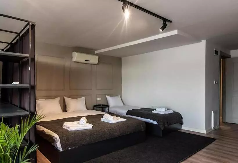 キングサイズベッドのスーペリアルーム, Pesa Suites
