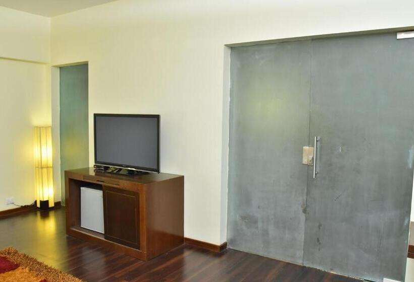 Suíte, Seasons  Rajkot