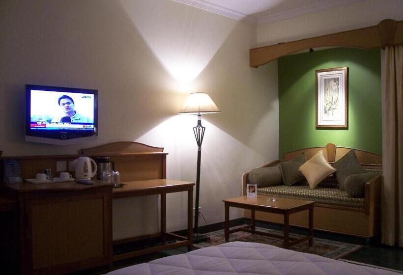 חדר אקזקיוטיב, Taj Tristar