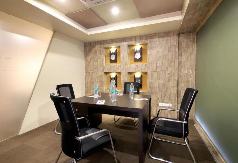 סוויטה, Taj Tristar