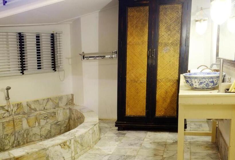 带2个卧室和按摩浴缸的别墅, Zantiis Ndol Villas