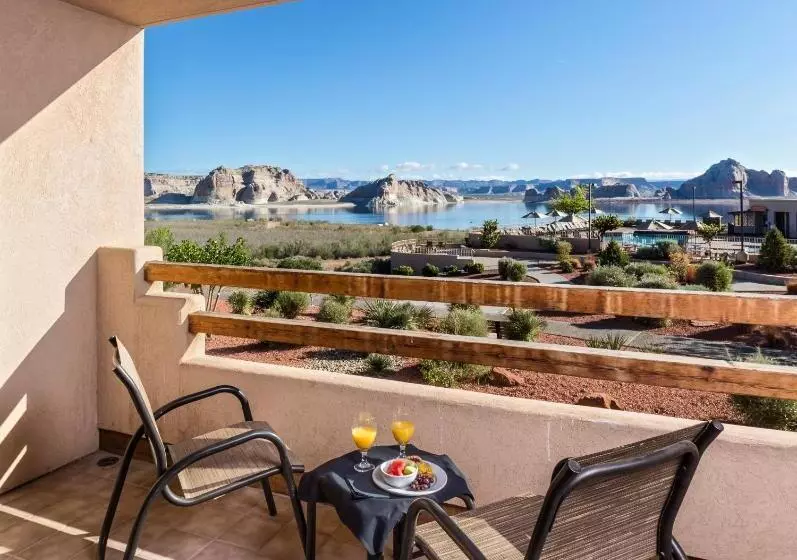 اتاق دلوکس با تخت کینگ و چشم‌انداز, Lake Powell Resort