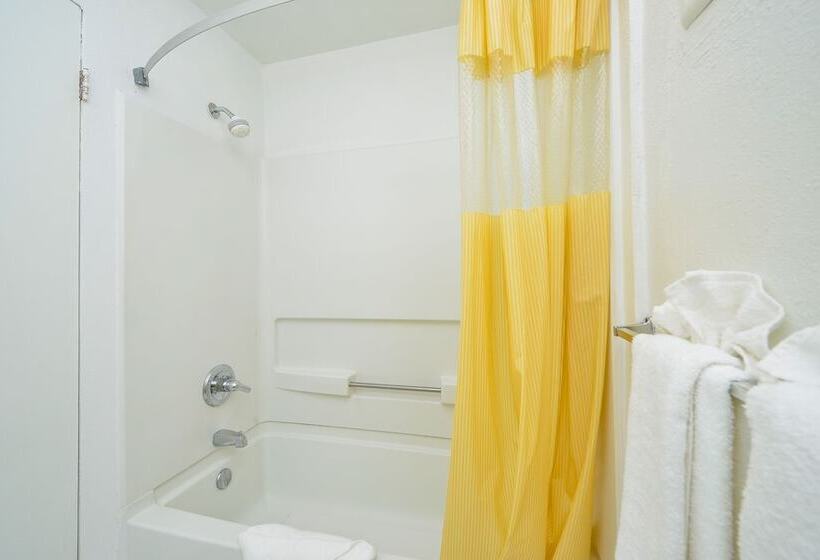 غرفه قياسيه سريرين مزدوجين, Americas Best Value Inn Chico