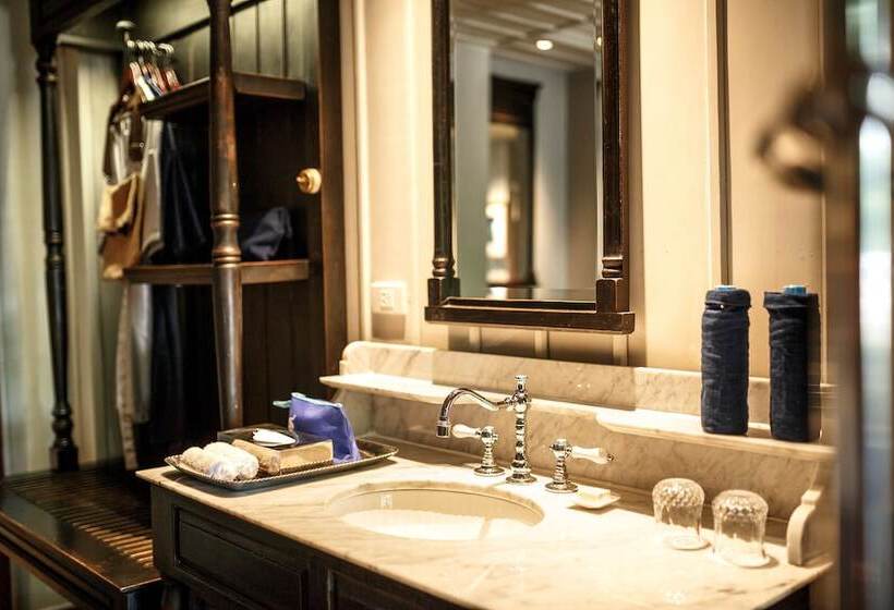 اتاق لوکس با بالکن, Burasari Heritage Luang Prabang