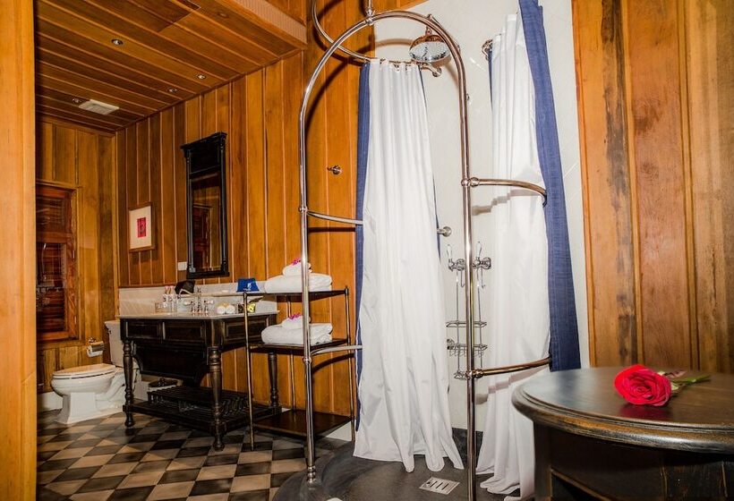 اتاق لوکس با بالکن, Burasari Heritage Luang Prabang