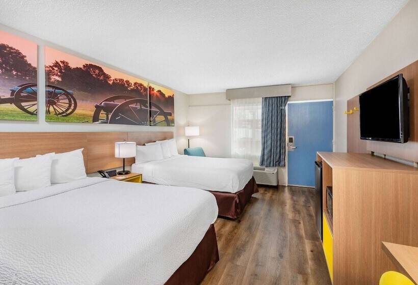 带2个双人床的标准工作室, Days Inn By Wyndham Charlottesville/university Area