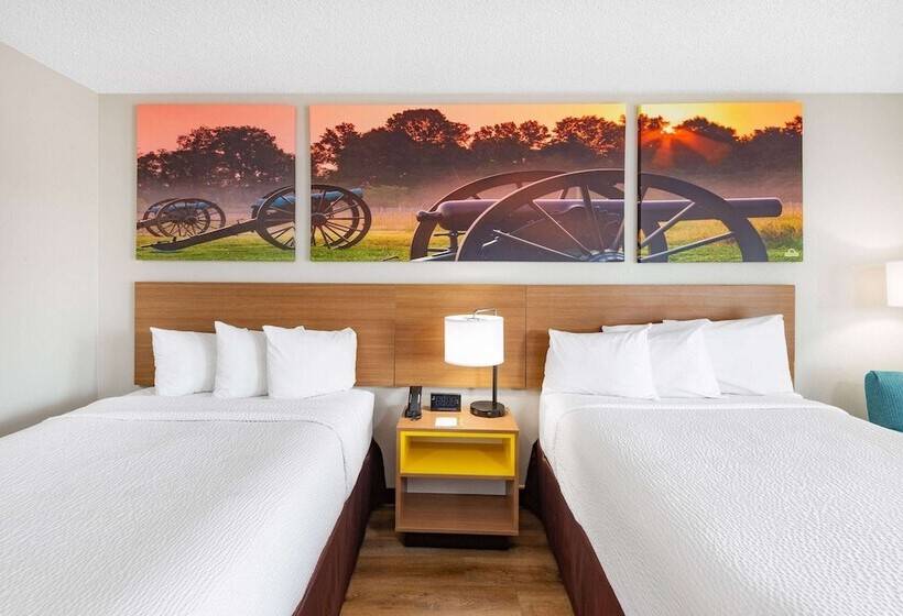 带2个双人床的标准工作室, Days Inn By Wyndham Charlottesville/university Area