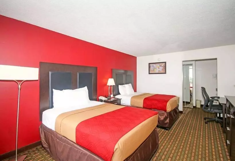 ２ダブルベッドのスタンダードルーム, Econo Lodge Inn And Suites   Pilot Mountain