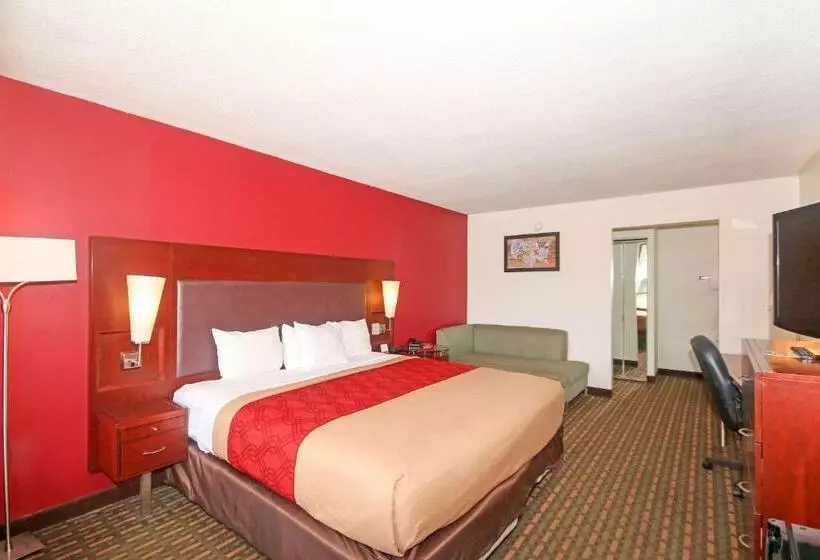キングサイズベッドのスイートルーム, Econo Lodge Inn And Suites   Pilot Mountain