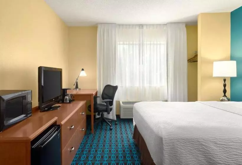 キングサイズベッドのスタンダードルーム, Amerivu Inn And Suites