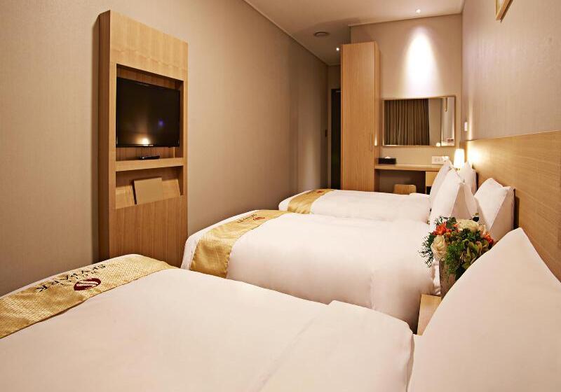 标准三人间, Skypark Central Myeongdong