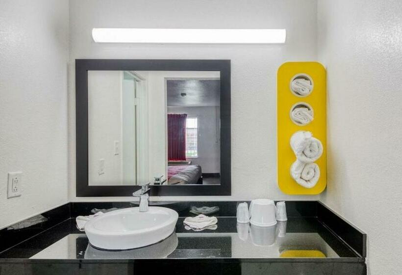 キングサイズベッドのスタンダードルーム, OYO Hotel Baton Rouge East I-12