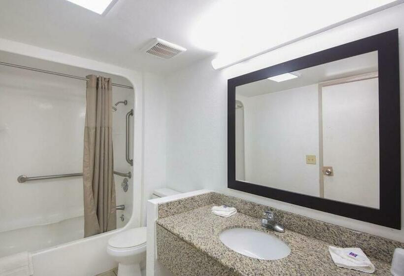 キングサイズベッドのスタンダードルーム, OYO Hotel Baton Rouge East I-12