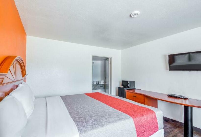 キングサイズベッドのスタンダードルーム, OYO Hotel Baton Rouge East I-12