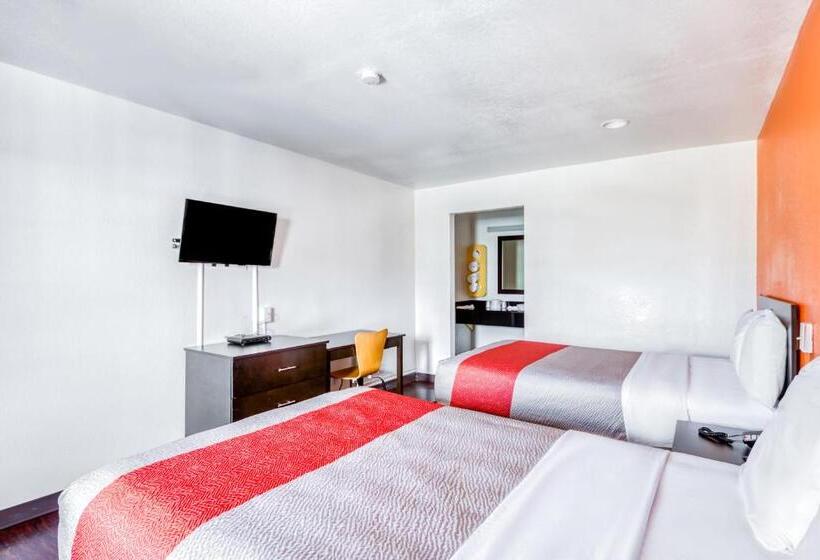 ２ダブルベッドのスタンダードルーム, OYO Hotel Baton Rouge East I-12