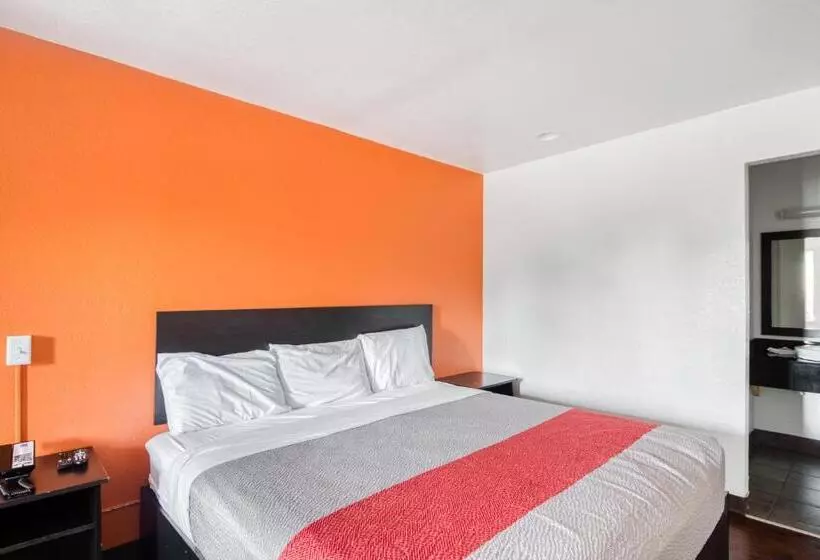 اتاق استاندارد با تخت بزرگ برای معلولان, OYO Hotel Baton Rouge East I-12