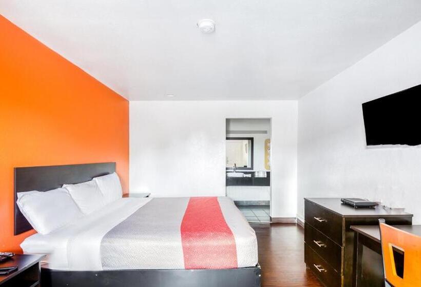 身障者適用キングサイズベッドルーム, OYO Hotel Baton Rouge East I-12