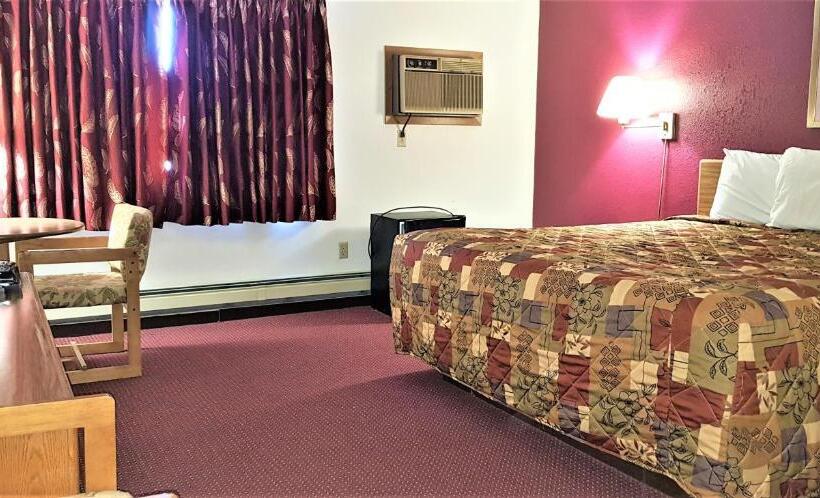 带大床的标准间, Amerivu Inn & Suites Avon