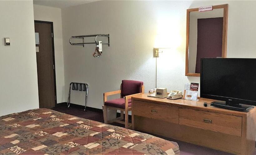 带大床的标准间, Amerivu Inn & Suites Avon