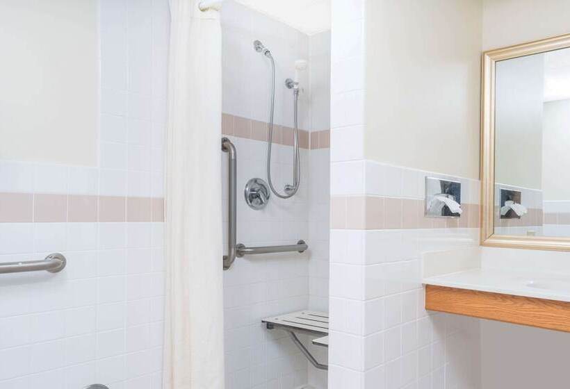 غرفة قياسية لذوى الاحتياجات الخاصة, Baymont By Wyndham Kasson Rochester Area