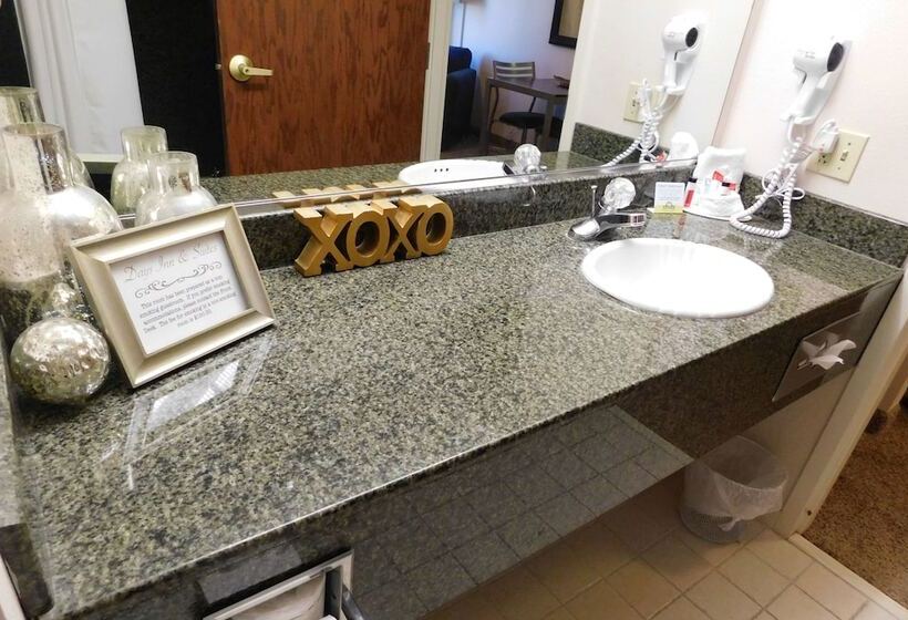 جناح سوبيريور, Days Inn & Suites By Wyndham Pocahontas