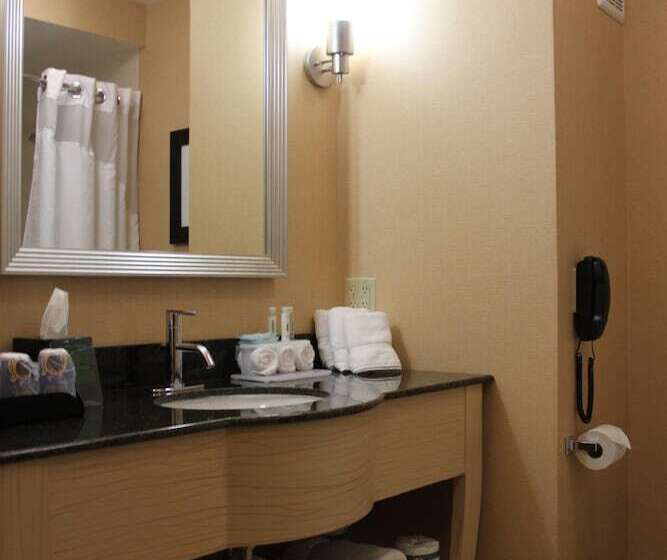 ２ダブルベッドのスタンダードルーム, Holiday Inn Express   Cortland, An Ihg