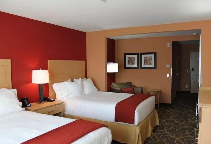２ダブルベッドのスタンダードルーム, Holiday Inn Express   Cortland, An Ihg