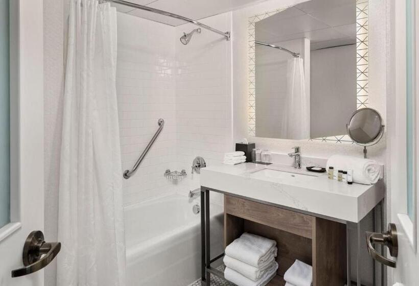 带2个双人床的标准工作室, Sheraton Duluth